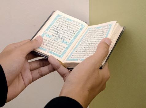 The Holy Quran: A code of conduct and a source of morality, etiquette and manners – The Weekly Al Hakam
